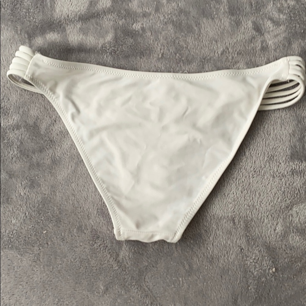 White bikini bottom - Picture 2 of 2